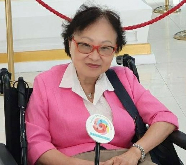 ทัวร์วัยเก๋า-มนุษย์ล้อจากเกาะฮ่องกง ชื่นชมเมืองไทยมีอารยสถาปัตย์