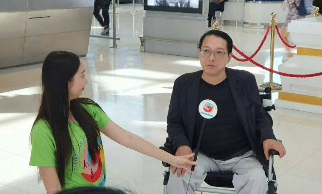 ทัวร์วัยเก๋า-มนุษย์ล้อจากเกาะฮ่องกง ชื่นชมเมืองไทยมีอารยสถาปัตย์