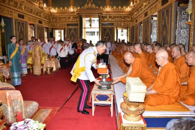 ในหลวง-พระราชินี เสด็จฯ ถวายผ้าพระกฐิน วัดราชบพิธฯ–วัดโพธิ์