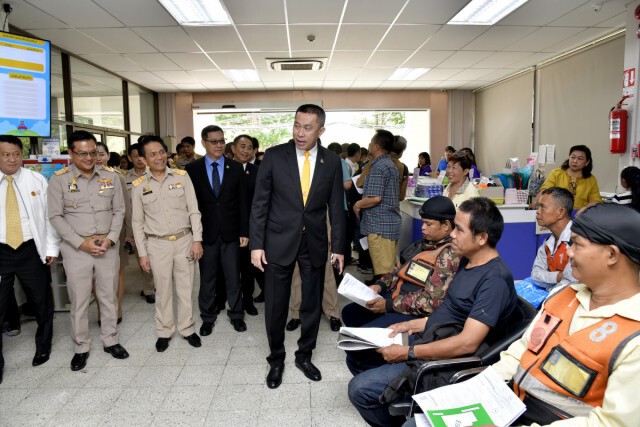 ศักดิ์สยามตรวจเยี่ยมศูนย์บริหารจัดการเดินรถระบบ GPS