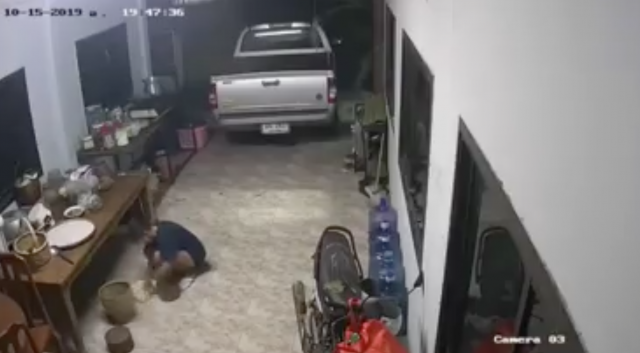 ชาวเน็ตแห่แชร์คลิป! เมื่อใช้ลูกสะใภ้นึ่งข้าวเหนียว