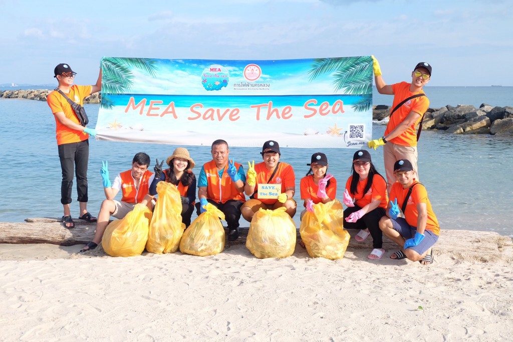 MEA Volunteer รวมพลังเก็บขยะริมทะเล คืนความสะอาดสู่หาดแสงจันทร์ จ.ระยอง