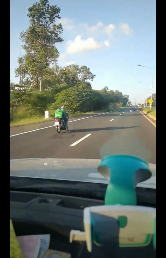 โซเชียลแห่แชร์! คลิป 'หนุ่มแกร็บฟู้ดซิ่งส่งอาหาร'