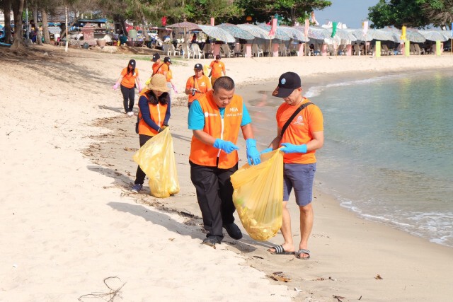 MEA Volunteer รวมพลังเก็บขยะริมทะเล คืนความสะอาดสู่หาดแสงจันทร์ จ.ระยอง