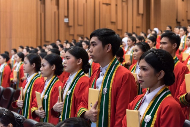 กรมสมเด็จพระเทพฯ เสด็จฯพระราชทานปริญญาบัตร ขณะประทับ รพ.จุฬาฯ