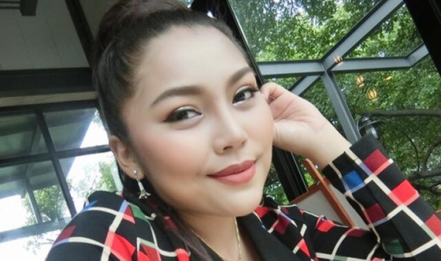 เปิดภาพ ชูษี เชิญยิ้ม สวมกอดคืนดีลูกสาว