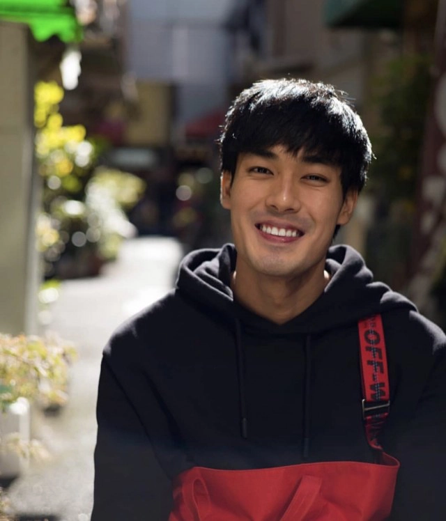 "หน่อง ธนา" เผยสาเหตุที่ชาวเน็ตสงสัย! ทำไมเอารูป "บอย ปกรณ์" ติดที่หัวเตียงของตนเอง