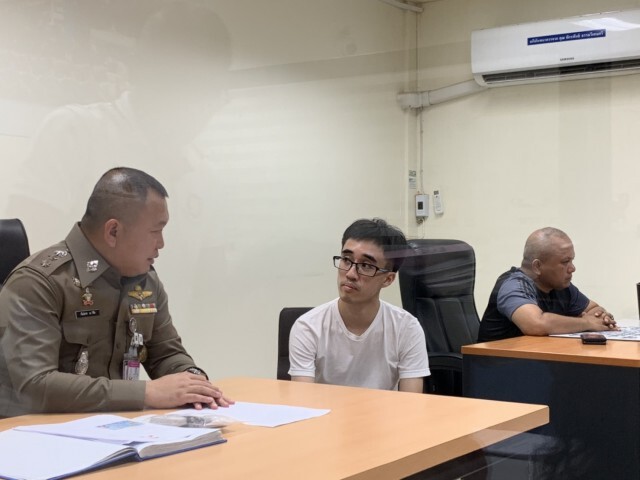 หนุ่มแว่นหัวร้อน - แม่ กราบขอโทษประชาชนชาวไทย