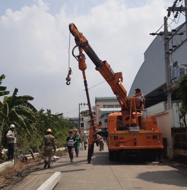 MEA เร่งแก้ไขระบบไฟฟ้าจากเหตุรถชนเหตุเสาไฟฟ้าล้มย่านบางบอน
