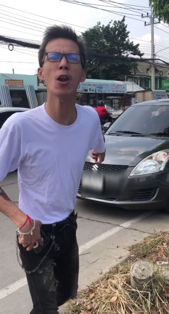 ชาวเน็ตแห่แชร์! คลิปเลียนแบบ หนุ่มแว่นหัวร้อน นักเรียนนอก