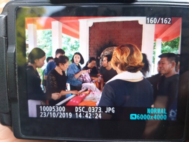 เหลือเชื่อ! ยายจากไป 3 วันแล้วฟื้นคุณตาที่ผู้เป็นสามีเตรียมรดน้ำเห็นภรรยาหายใจ