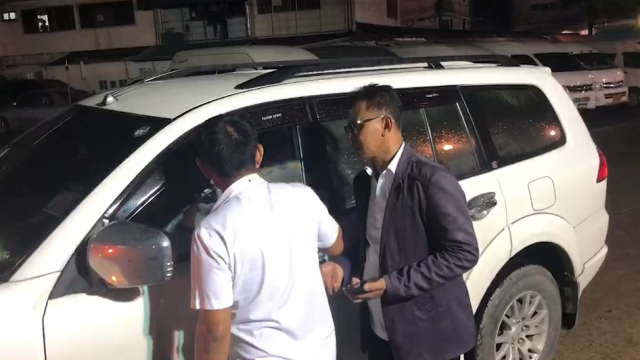 "หนังน้องเดียว" ถูกไล่ที่! ห้ามตั้งโต๊ะแถลงข่าวแจงปมขัดแย้งพระสงฆ์ หวั่นเกิดความวุ่นวาย