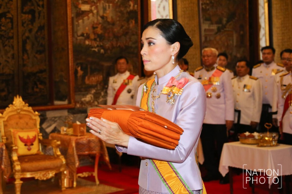 ในหลวง โปรดเกล้าฯ พระราชินีเสด็จฯแทนพระองค์ ถวายผ้าพระกฐิน ณ วัดอรุณราชวราราม ในหลวง โปรดเกล้าฯ พระราชินีเสด็จฯแทนพระองค์ ถวายผ้าพระกฐิน ณ วัดอรุณราชวราราม