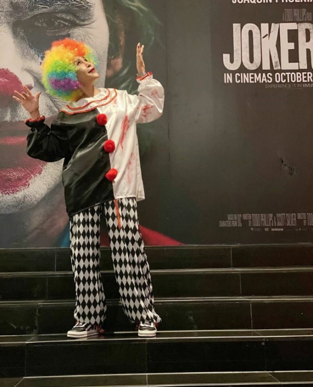 ทูลกระหม่อมฯ ทรงฉลองพระองค์ ชุด Joker พร้อมให้โอวาท #ภาพยนตร์คือชีวิตจริง
