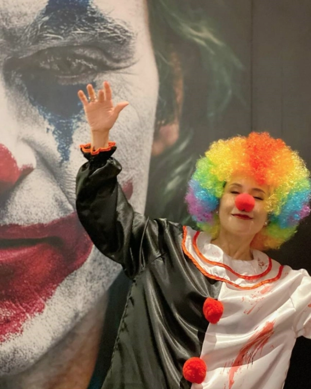 ทูลกระหม่อมฯ ทรงฉลองพระองค์ ชุด Joker พร้อมให้โอวาท #ภาพยนตร์คือชีวิตจริง