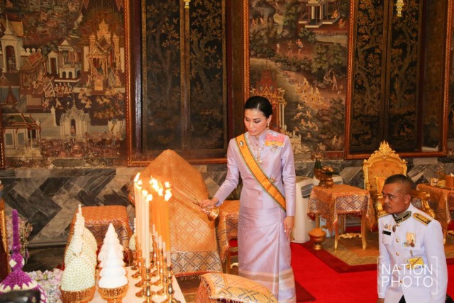 ในหลวง โปรดเกล้าฯ พระราชินีเสด็จฯแทนพระองค์ ถวายผ้าพระกฐิน ณ วัดอรุณราชวราราม