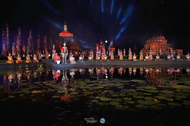 งานประเพณีลอยกระทง เผาเทียน เล่นไฟ จ.สุโขทัย ประจำปี 2562 ในวันที่ 2-11 พ.ย. ณ อุทยานประวัติศาสตร์