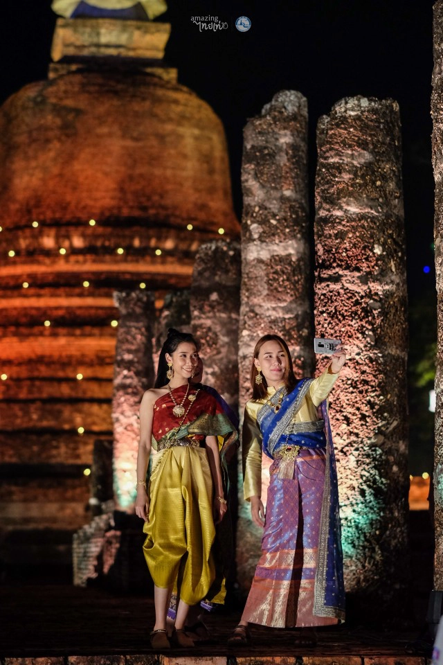 งานประเพณีลอยกระทง เผาเทียน เล่นไฟ จ.สุโขทัย ประจำปี 2562 ในวันที่ 2-11 พ.ย. ณ อุทยานประวัติศาสตร์