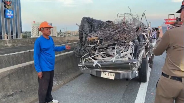 ชนสนั่น!บนด่วนบูรพาวิถี "มินิบัส" ชน "หนุ่มดูอาการรถไหล่ทาง" ดับ!