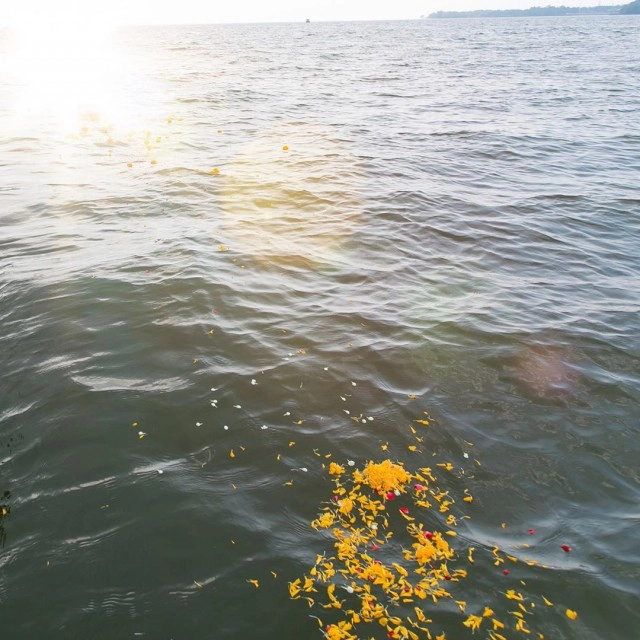 "ต่าย เพ็ญพักตร์" อำลาลูกชายคนเดียวครั้งสุดท้าย