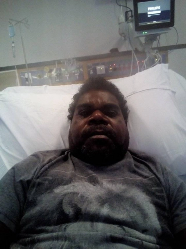 หนุ่มโหด พุ่งต่อยจระเข้ หลังถูกงับขา