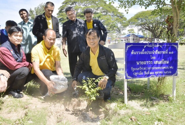"ถาวร" จัดกิจกรรม จิตอาสาซ่อมแซมฟื้นฟูโรงเรียน จ.อุบลฯ หลังน้ำลด