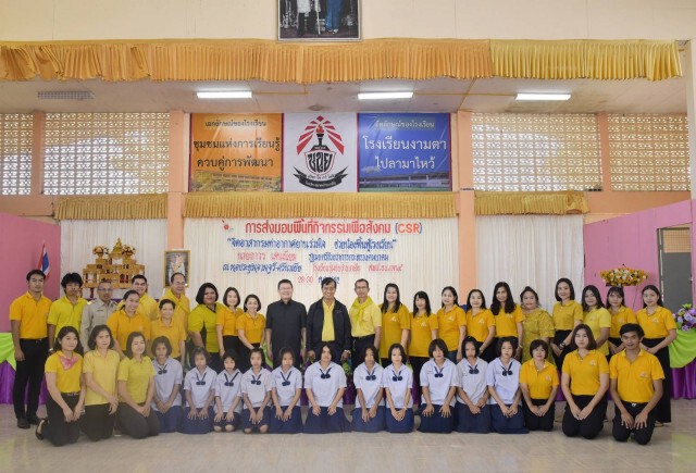 "ถาวร" จัดกิจกรรม จิตอาสาซ่อมแซมฟื้นฟูโรงเรียน จ.อุบลฯ หลังน้ำลด