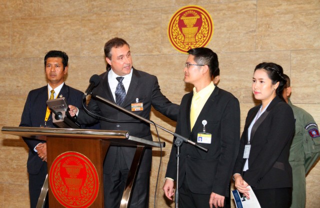 พก TNT เข้าสภา พิสูจน์เครื่องตรวจระเบิดใช้ไม่ได้