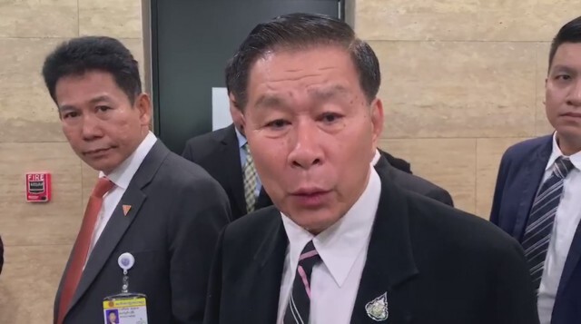 "กนก" สงสัย "สติ-สตัง นักการเมืองคนนี้เป็นยังไง"