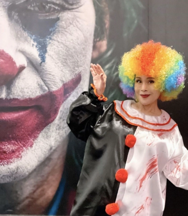 ทูลกระหม่อมฯ ทรงฉลองพระองค์ ชุด "แม่หมอ" รับฮาโลวีน