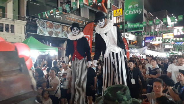 คืนฮาโลวีน ถนนข้าวสารคึกคัก