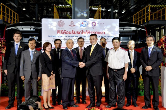 รฟท.เปิดตัวขบวนรถไฟฟ้าสายสีแดง พร้อมให้บริการต้นปี 64