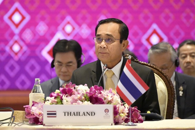 การประชุมสุดยอดอาเซียน ครั้งที่ 35 แบบเต็มคณะ (Plenary)
