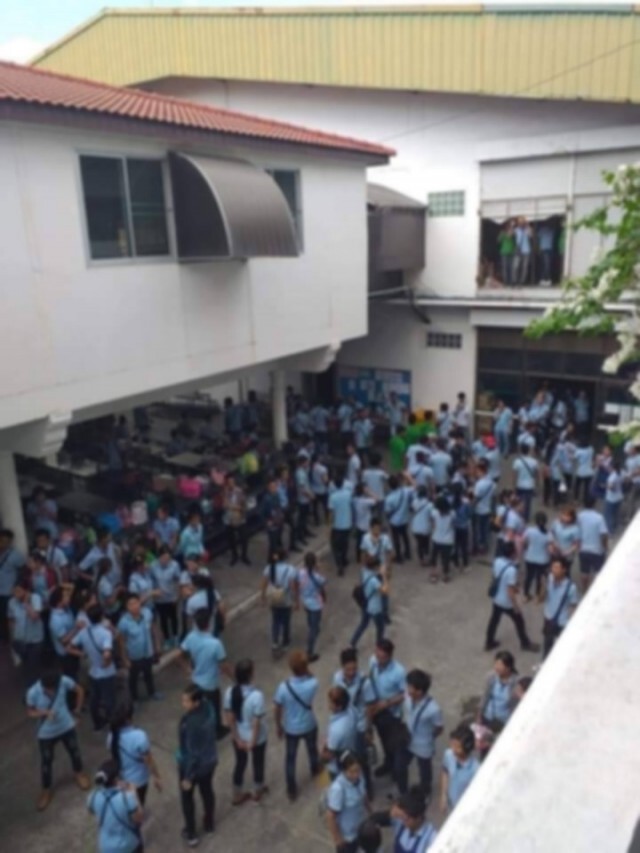 เศร้า! ภาพกองบัตรพนง. หลังบริษัทปิดกิจการ