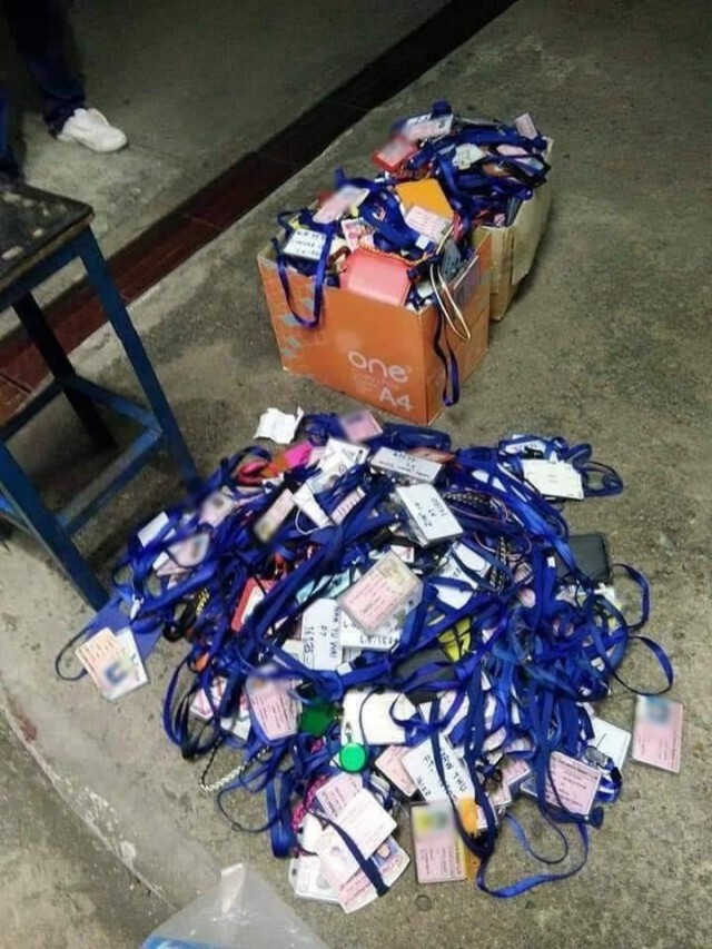 เศร้า! ภาพกองบัตรพนง. หลังบริษัทปิดกิจการ