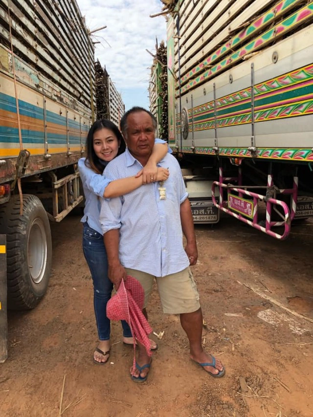 สาวร้อยเอ็ดสุดแกร่ง ขับรถส่งของทั่วอเมริกา ทำรายได้เกือบล้านต่อเดือน