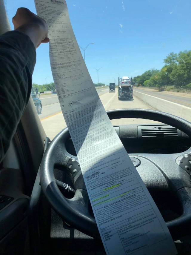 สาวร้อยเอ็ดสุดแกร่ง ขับรถส่งของทั่วอเมริกา ทำรายได้เกือบล้านต่อเดือน