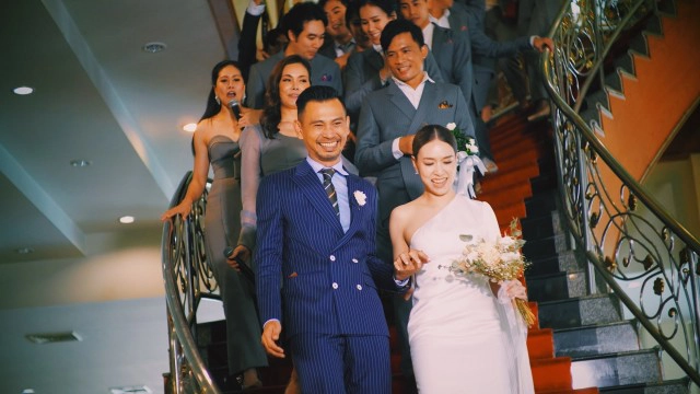 แก๊ง "เพื่อนสนิท" รวมตัวเฉพาะกิจ ร่วมงานแต่ง "เอส คมกฤษ"