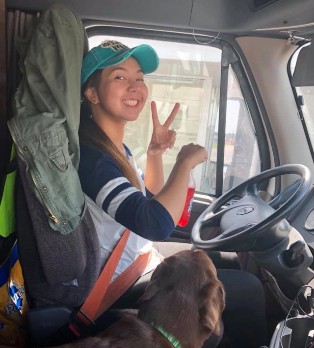 สาวร้อยเอ็ดสุดแกร่ง ขับรถส่งของทั่วอเมริกา ทำรายได้เกือบล้านต่อเดือน