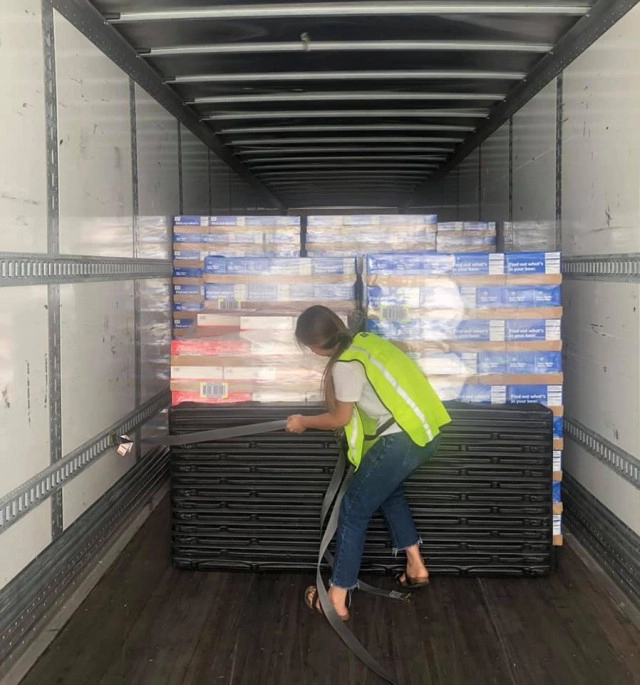 สาวร้อยเอ็ดสุดแกร่ง ขับรถส่งของทั่วอเมริกา ทำรายได้เกือบล้านต่อเดือน