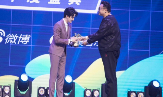 'ไมค์ พิรัชต์' คว้ารางวัลศิลปินต่างชาติยอดนิยมตอกย้ำความฮอตในจีน