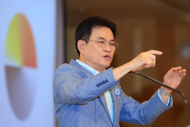 "จุรินทร์" ปัดตอบชื่อ "อภิสิทธิ์" ว่อนแจม "กมธ.แก้รธน." โยนที่ประชุม "ส.ส.ปชป." พิจารณา