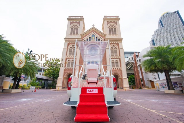 รถ "Popemobile" โป๊ป ฟรานซิส ในการเสด็จเยือนไทย