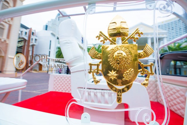 รถ "Popemobile" โป๊ป ฟรานซิส ในการเสด็จเยือนไทย