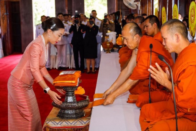 กรมหลวงราชสาริณีสิริพัชร เสด็จไปทรงถวายผ้ากฐิน ณ วัดศรีเกษตรารา