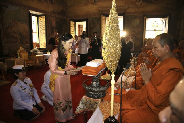 โปรดเกล้าฯ กรมพระศรีสวางควัฒน เสด็จแทนพระองค์ ถวายผ้าพระกฐิน วัดราชาธิวาสวิหาร