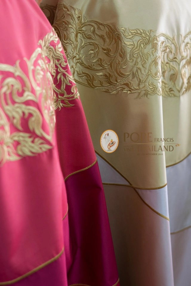 เร่งตัดเย็บอาภรณ์ศักดิ์สิทธิ์ของ "โป๊ป ฟรานซิส" ในการเสด็จเยือนไทย