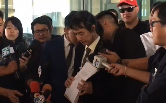 "มาร์คพิทบูล" ยื่น กมธ.ปปช. สอบ ตร. หลังมีเอี่ยวหลอกจับสินค้าลิขสิทธิ์หวังกรรโชกทรัพย์
