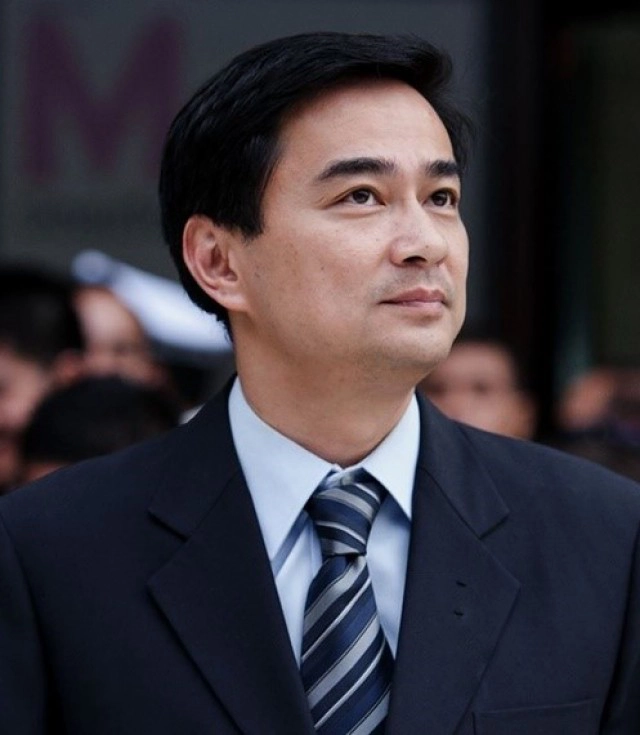 โพลเผย ปชช.อยากลอยกระทงคู่ นายกฯตู่ มากที่สุด