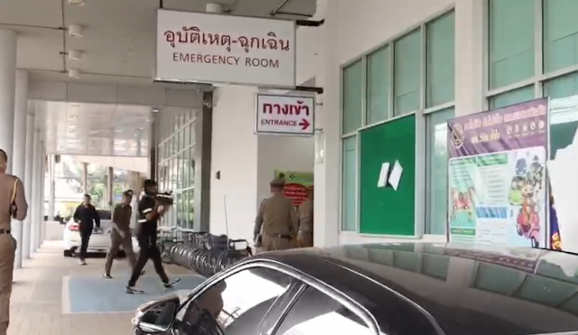 ตำรวจนำหมายจับ "แม่" ของ "แม่มณี" เจ้าตัวเป็นลมล้มพับ